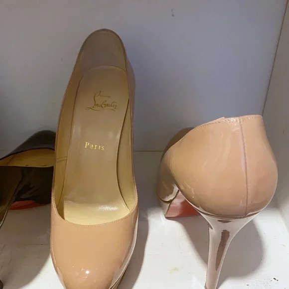 Loubutini beige heels in perfect condition - Picture 3 of 13